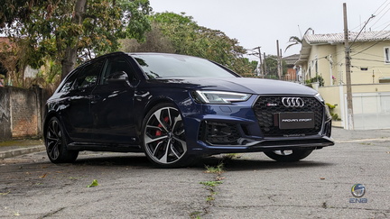 Audi RS4 B9 - Navarra Blue (1)