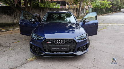 Audi RS4 B9 - Navarra Blue (2)
