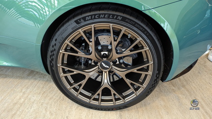 Aston Martin DB12 - Iridescent Emerald (3)