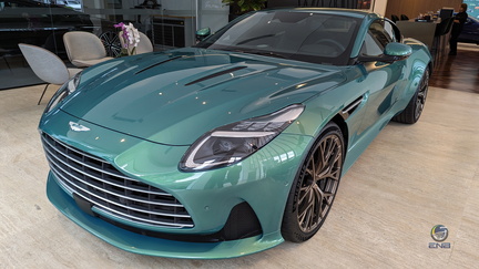 Aston Martin DB12 - Iridescent Emerald (5)