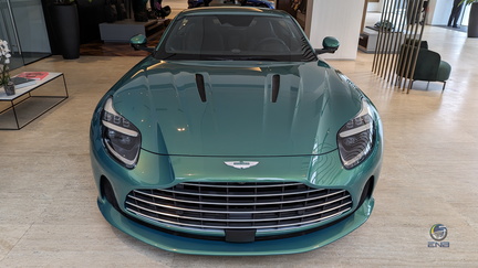 Aston Martin DB12 - Iridescent Emerald (6)