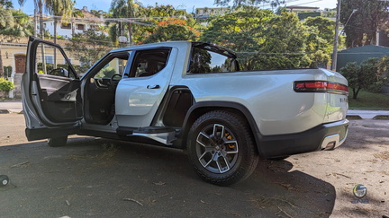 Rivian R1T - LaSilver (8)