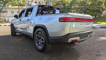 Rivian R1T - LaSilver (9)