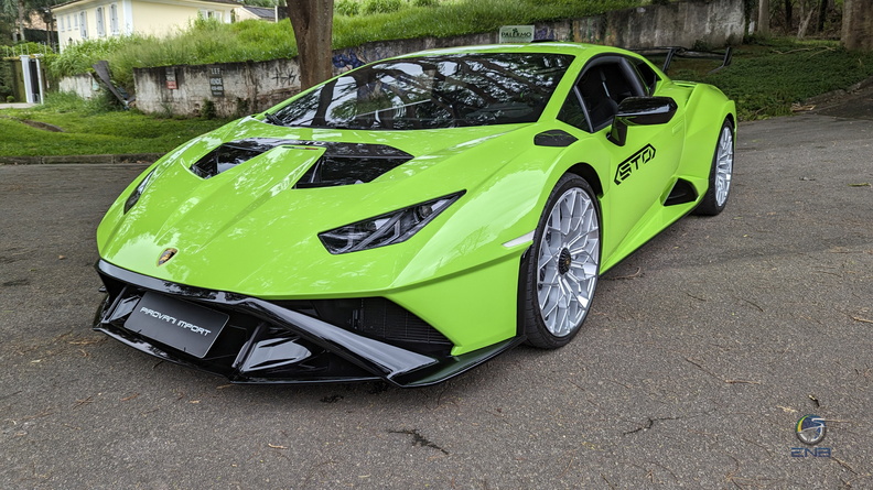 Lamborghini Huracán STO - Verde Aries (15).jpg