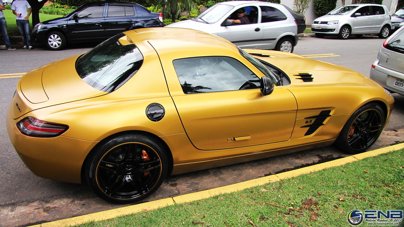 Mercedes SLS AMG - Desert Gold (61).jpg