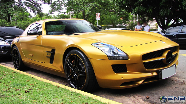 Mercedes SLS AMG - Desert Gold (65).jpg
