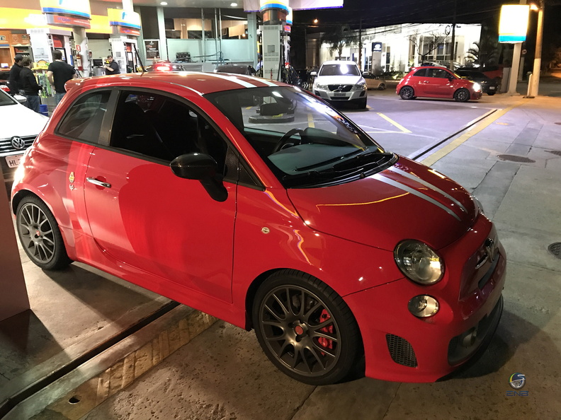 Abarth 695 Tributo Ferrari - Vermelho (12).jpg