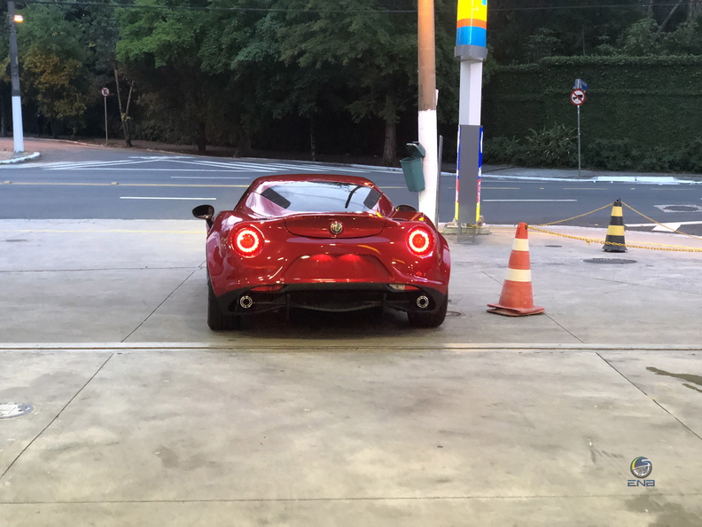 Alfa Romeo 4C - vermelho (9).jpg