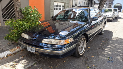 Ford Crown Victoria (1)