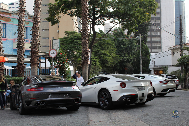 Dois ou Mais - F12, Granturismo e 911 Turbo (7).jpg