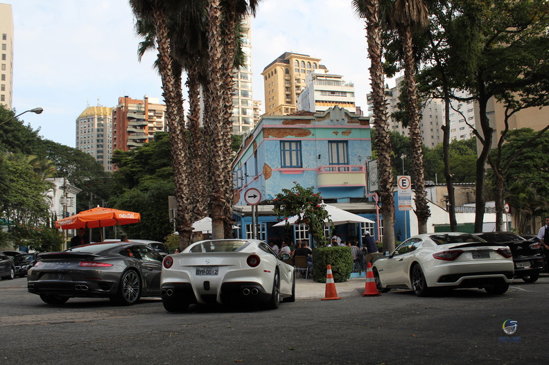 Dois ou Mais - F12, Granturismo e 911 Turbo (9).jpg