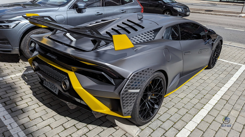 Lamborghini Huracán STO (2).jpg
