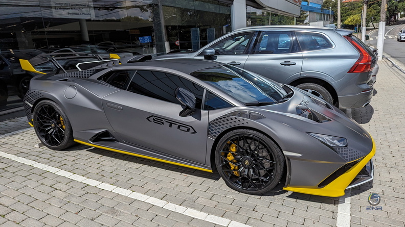 Lamborghini Huracán STO (3).jpg