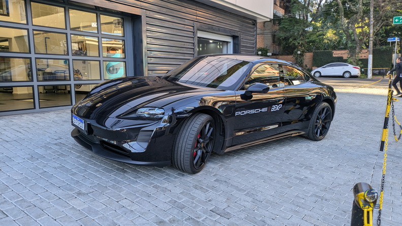 Porsche Taycan GTS (1).jpg