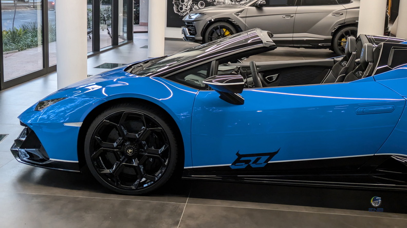 Lamborghini Huracán EVO Spyder - 60th Blu Le Mans Metallic (5).jpg