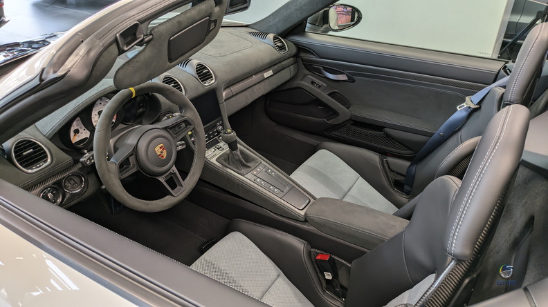 Porsche 718 Spyder - branco (3).jpg