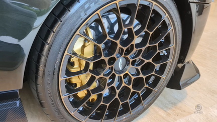 Aston Martin Valour (4)