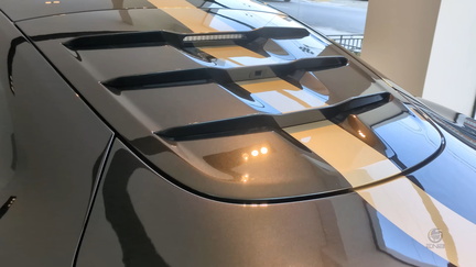 Aston Martin Valour (5)