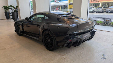 Aston Martin Valour (8)