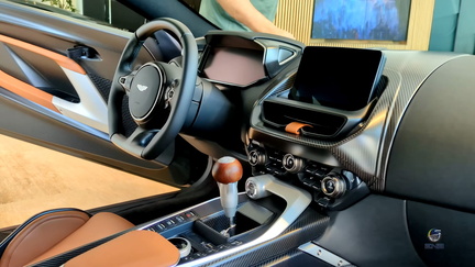 Aston Martin Valour (16)