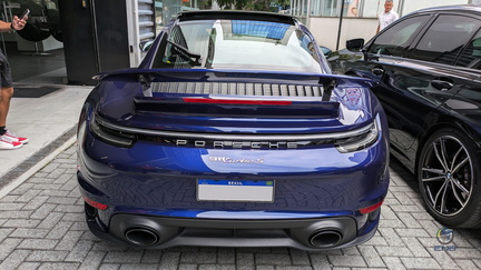 Porsche 911 Turbo S - Gentian Blue (2)