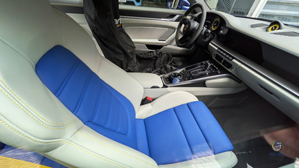 Porsche 911 Turbo S - Gentian Blue (3)