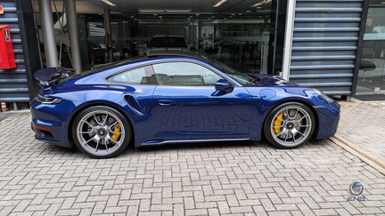 Porsche 911 Turbo S - Gentian Blue (7)