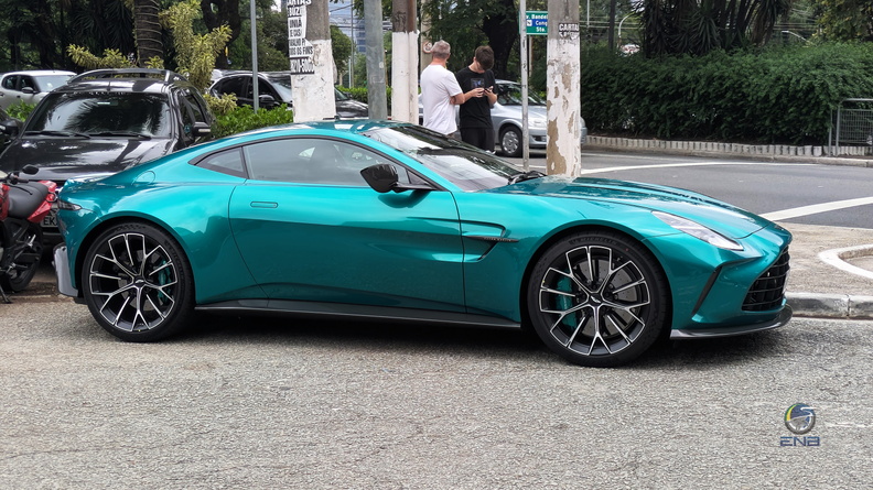 Aston Martin Vantage 2025 (1).jpg