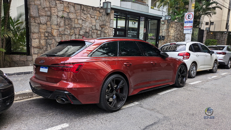 Audi RS6 C8 vinho.jpg