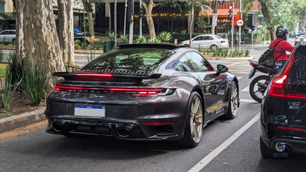 Porsche 911 Turbo S - Chromaflair