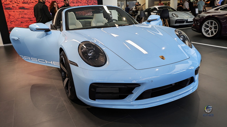Porsche 911 Targa 4 GTS - Gulf blue (12).jpg