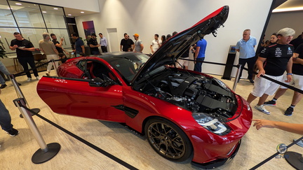 Aston Martin Vaquish 2025 - Supernova Red (5)