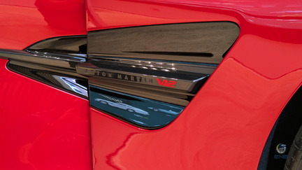Aston Martin Vaquish 2025 - Supernova Red (7)