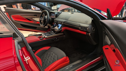 Aston Martin Vaquish 2025 - Supernova Red (8)