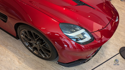 Aston Martin Vaquish 2025 - Supernova Red (17)