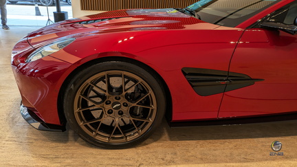 Aston Martin Vaquish 2025 - Supernova Red (37)