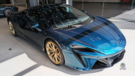 McLaren Artura - Serpentine Green (1)