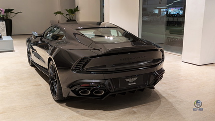 Aston Martin Vanquish - Quantum Silver (1)