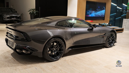 Aston Martin Vanquish - Quantum Silver (3)