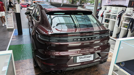 Porsche Cayenne Turbo E-Hybrid - Shiraz Red Metallic (2)