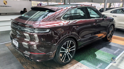 Porsche Cayenne Turbo E-Hybrid - Shiraz Red Metallic (6)