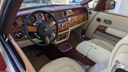 Rolls-Royce Phantom Drophead - ensign red (4)