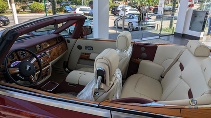 Rolls-Royce Phantom Drophead - ensign red (5)