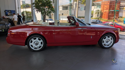 Rolls-Royce Phantom Drophead - ensign red (6)