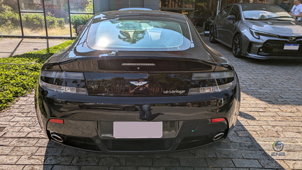 Aston Martin V12 Vantage (1)
