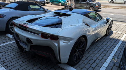Ferrari SF90 Stradale - Bianco Italia (1)