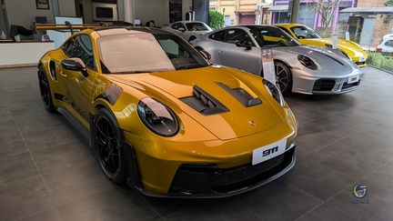 showroom porsche