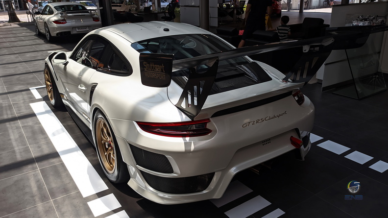 Porsche 911 GT2 RS Clubsport (1).jpg