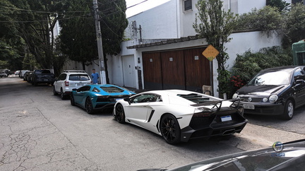 dois ou mais lamborghini