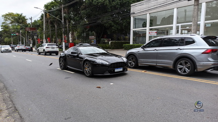 Aston Martin V12 Vantage (2)